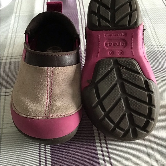 Infant Crocs Suede shoe - Picture 2 of 5